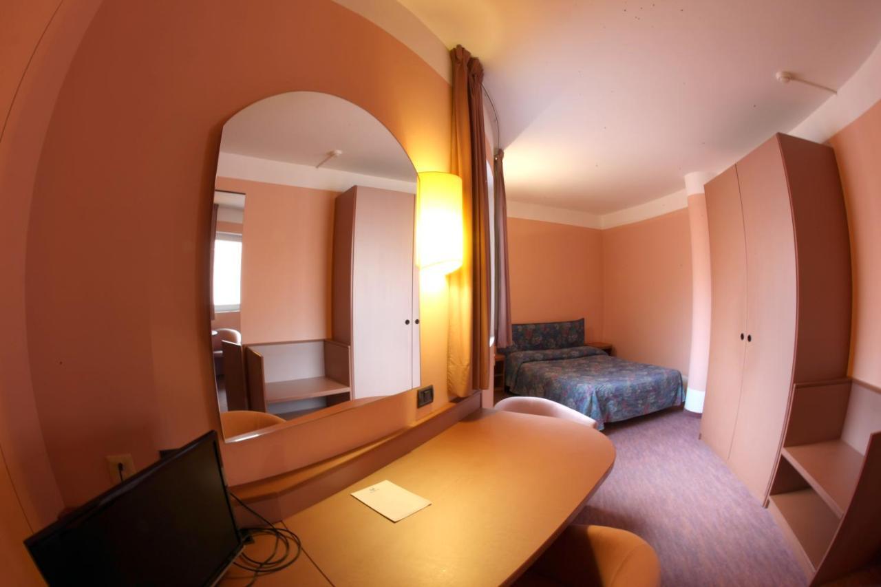 Etoile Du Nord Hotell Sarre Eksteriør bilde